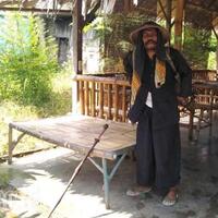 kakek-76-tahun-ini-jalan-kaki-dari-banyuwangi-ke-bangkalan-ini-yang-ia-lakukan