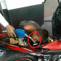 lihat-murid-sd-putusin-cowoknya-di-pertigaan-jalan-karena-selingkuh