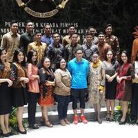 hadiri-pembekalan-abang-none-2018-sandi-minta-maaf-karena-salah-kostum