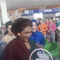peringati-hari-kartini-menteri-susi-jajal-profesi-pramugari