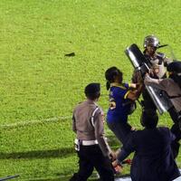 aksi-kekerasan-match-steward-ke-aremania-tersorot-hingga-luar-negeri