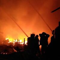 pabrik-payung-di-depok-terbakar-warga-kaget-apinya-tiba-tiba-membesar