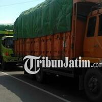 jalan-deandles-macet-parah-kapolres-tuban-cari-alternatif-lain