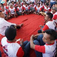 lesehan-bareng-kang-hasan-dengarkan-keluhan-nelayan-cirebon