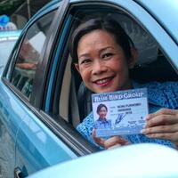 peringati-hari-kartini-pejabat-blue-bird-jadi-sopir-taksi-layani-penumpang