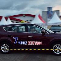 dfsk-glory-580-banyak-diburu-pengunjung-untuk-test-drive