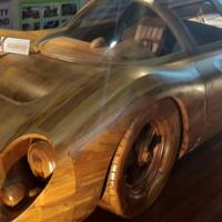 replika-antik-mobil-ferrari-dan-motor-royal-einfield-berbahan-kayu-jati-di-iims-2018