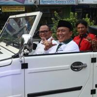 usai-ketemu-buruh-menaker-keliling-naik-vw-safari-dan-makan-bakso-di-karawang