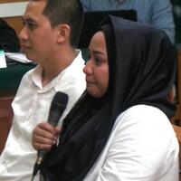 ingat-anaknya-yang-masih-bayi-bos-first-travel-menangis-saat-sidang