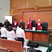 segini-gaji-para-bos-first-travel-yang-terungkap-di-pengadilan