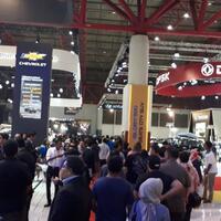 akhir-pekan-arena-iims-2018-dipadati-pengunjung