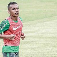 irfan-jaya-sakit-tifus-luis-milla-cari-pengganti