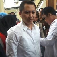 sebelum-kaya-bos-first-travel-akui-pernah-jadi-pegawai-supermarket-alfamart