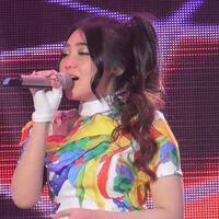 duet-bareng-via-vallen-bikin-kevin-grogi-di-panggung-indonesian-idol