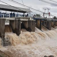 bogor-hujan-sejak-semalam-ketinggian-air-di-bendung-katulampa-masih-normal