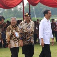 cuaca-buruk-jokowi-akhirnya-jalan-darat-dari-banjarnegara-ke-pangandaran