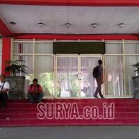 tim-penyidik-kpk-geledah-ruangan-bupati-dan-wakil-bupati-mojokerto