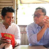 ketemu-millenial-trenggalek-zulhas-dan-emil-cicip-keripik-jamur--mantan