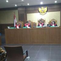 setya-novanto-hanya-menunduk-saat-majelis-hakim-bacakan-putusan