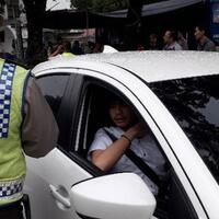 ditilang-polisi-pria-ini-telepon-mamanya-yang-kerja-di-kejaksaan