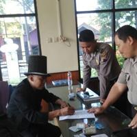 wow-kisah-pesulap-keliling-asal-bayumas-kembalikan-dompet-isi-uang-jutaan