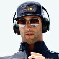 daniel-ricciardo-bakal-dibajak-tim-lain-kata-mark-hughes