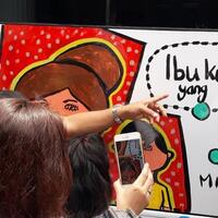 anies-datang-saat-amien-rais-berpidato-ibu-ibu-rebutan-foto-bareng