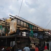 atap-warung-kopi-milik-adi-subiyadi-disapu-puting-beliung