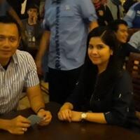 ahy-ngobrol-santai-bareng-anak-muda-di-ciputat-istrinya-yang-jadi-pusat-perhatian