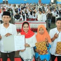 puti-soekarno-tandatangani-kontrak-politik-tingkatkan-kesejahteraan-guru-tidak-tetap