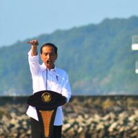 presiden-minta-wanita-tni-polri-lanjutkan-semangat-kartini