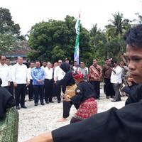 sambangi-kampar-mendes-eko-disambut-50-atlet-pencak-silat