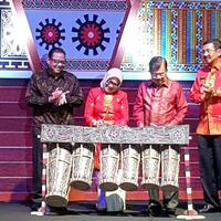 wapres-jusuf-kalla-resmi-membuka-produk-kerajinan-inacraft-2018-di-jcc