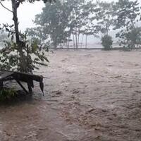 jalan-raya-cianjur-bandung-putus-terkena-longsor