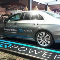 sensasi-kenyamanan-berkendara-dengan-mercedes-benz-e-class-bermesin-electric