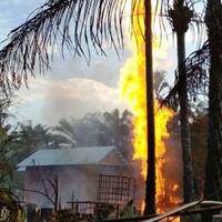 di-lokasi-sumur-minyak-yang-terbakar-kini-muncul-semburan-air-lumpur-setinggi-4-meter