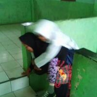 kisah-mengharukan-seorang-ibu-yang-rela-gendong-anaknya-demi-mengikuti-unbk