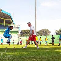 latihan-pemain-arema-fc-dikejutkan-bunyi-ledakan-di-stadion-gajayana-malang