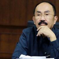 sidang-berlangsung-panas-hakim-ketua-pukul-palu-dan-tenangkan-suasana