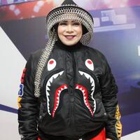 foto-lawas-melly-goeslaw-beredar-perubahan-penampilan-penyanyi-satu-ini-jadi-sorotan