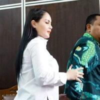 kata-pengacaranya-jennifer-dunn--hamil-nasi