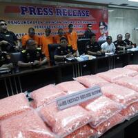 polisi-berhasil-amankan-10000-pil-ekstasi-dari-bandar-kelas-kakap