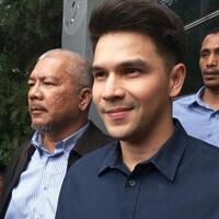 terima-surat-kaleng-jonathan-frizzy-cemaskan-anak-jadi-korban