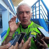 pelatih-persib-bandung-sebut-penundaan-laga-cuma-akal-akalan-persija-jakarta