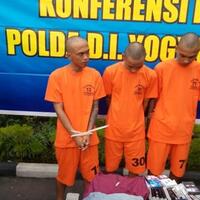 sebelum-merampok-minimarket-ketiga-perampok-lakukan-ini-terlebih-dahulu