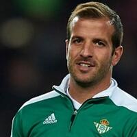 bali-united-incar-rafael-van-der-vaart-ternyata-isapan-jempol-saja