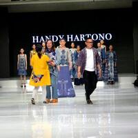 handy-hartono-angkat-batik-karawang-di-ajang-jfff-2018