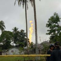 minyak-bercampur-air-masih-menyembur-meski-api-di-sumur-ranto-peureulak-sudah-padam