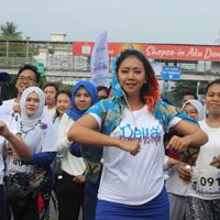 ratusan-orang-di-jakarta--makassar-jalan-sambil-nari-di--delta-dance-walk
