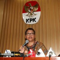 kpk-periksa-16-saksi-kasus-gratifikasi-zumi-zola